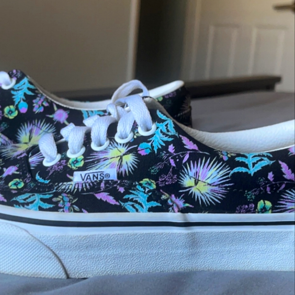 VANS Women's Shoes SZ 8.5